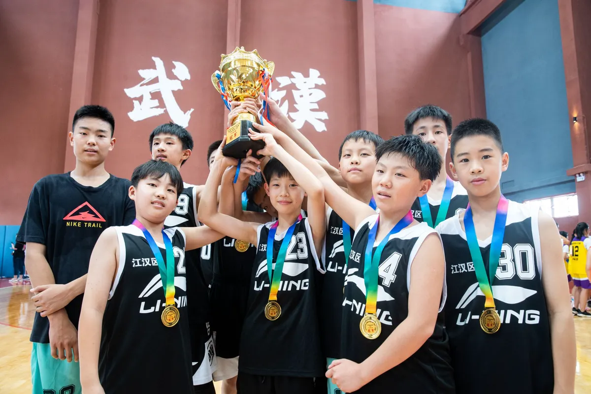 如何在封闭训练中培养篮球战术意识_1